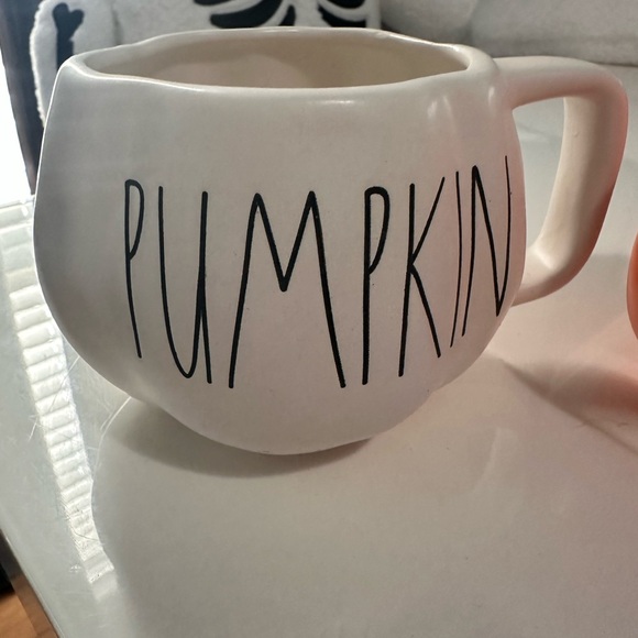 Set of two Rae Dunn pumpkin & fall mugs - Picture 2 of 6